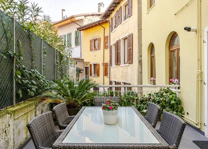 Dolce Riva Downtown Apartment